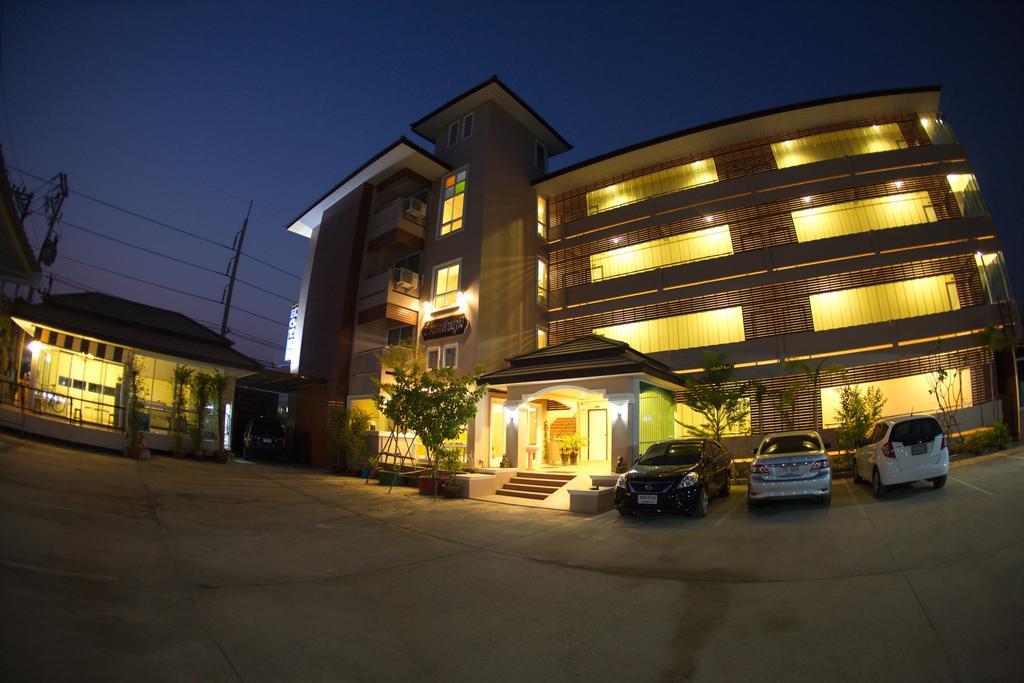 Baan Sanpoom Hotel Phitsanulok Ngoại thất bức ảnh