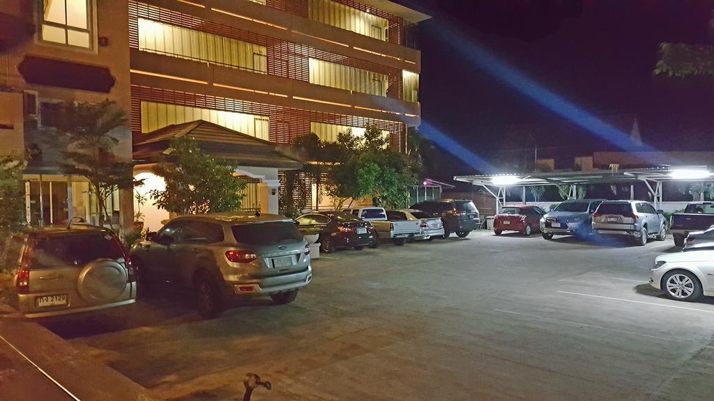 Baan Sanpoom Hotel Phitsanulok Ngoại thất bức ảnh