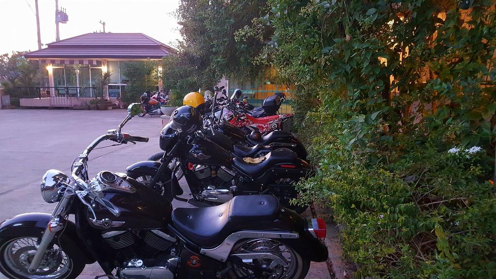 Baan Sanpoom Hotel Phitsanulok Ngoại thất bức ảnh